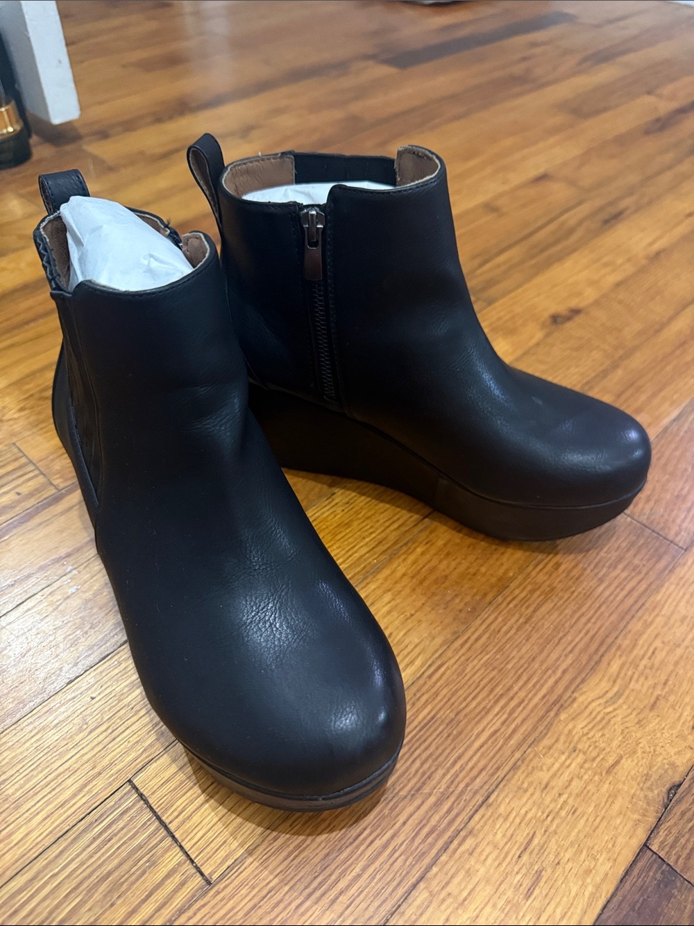 Yellow box belin black platform bootie
